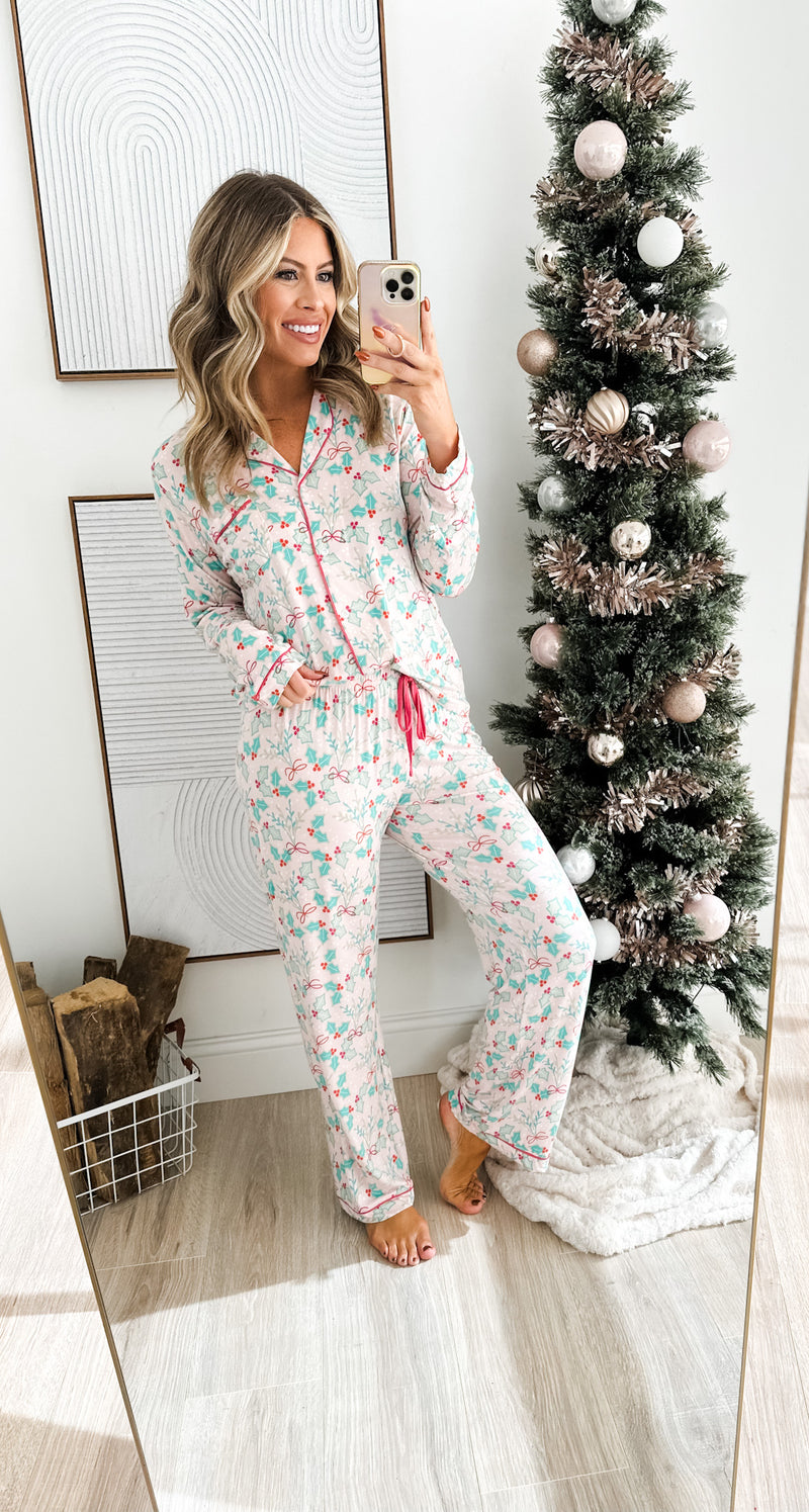 Mistletoe Kisses Pajama Set